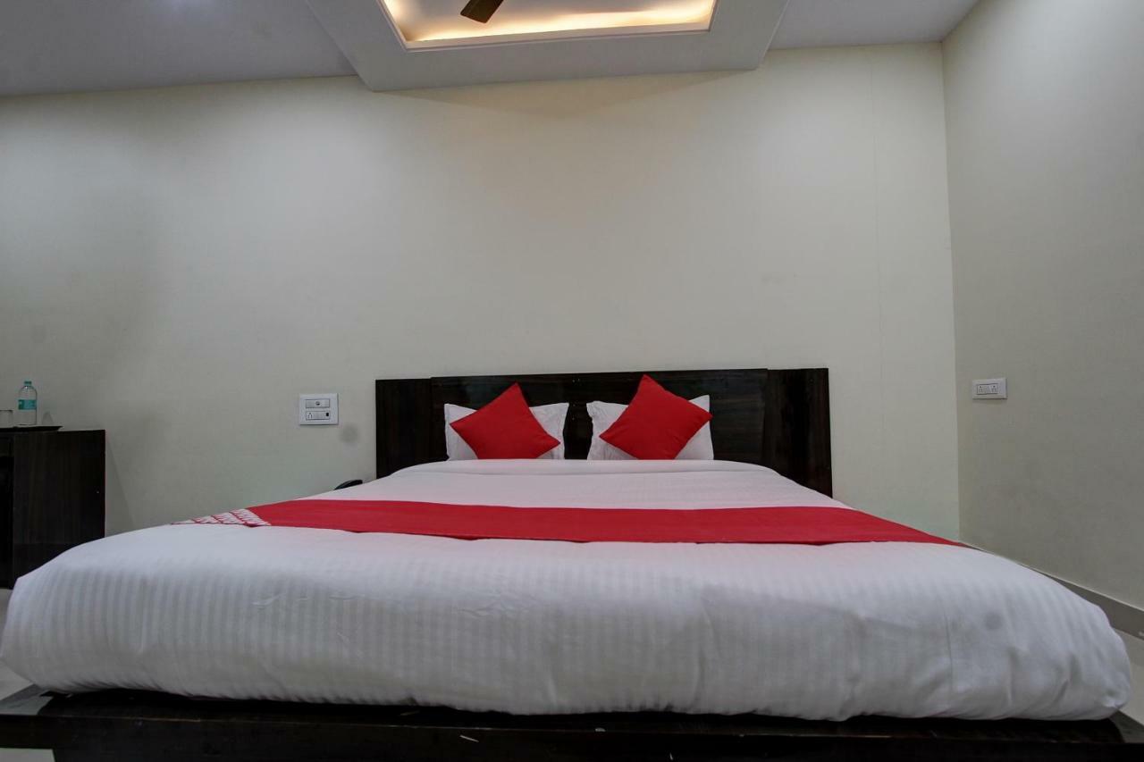 Collection O 38566 Mk Hotel And Lodge Kulbarga Exterior foto